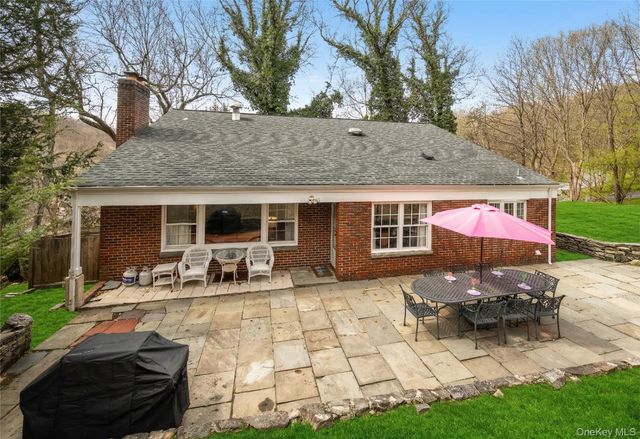 15 Stephenson Terrace, Briarcliff Manor, NY 10510