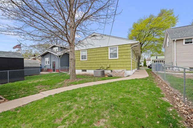 2374 33 Street, Moline, IL 51265