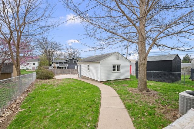 2374 33 Street, Moline, IL 51265
