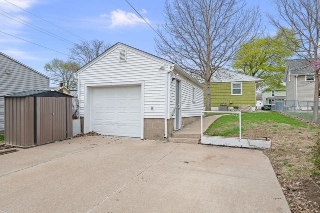 2374 33 Street, Moline, IL 51265