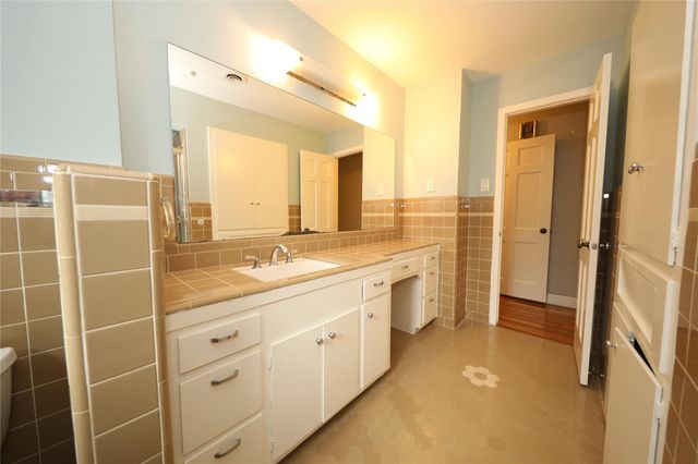 5151 Birdwood Road, Houston, TX 77096