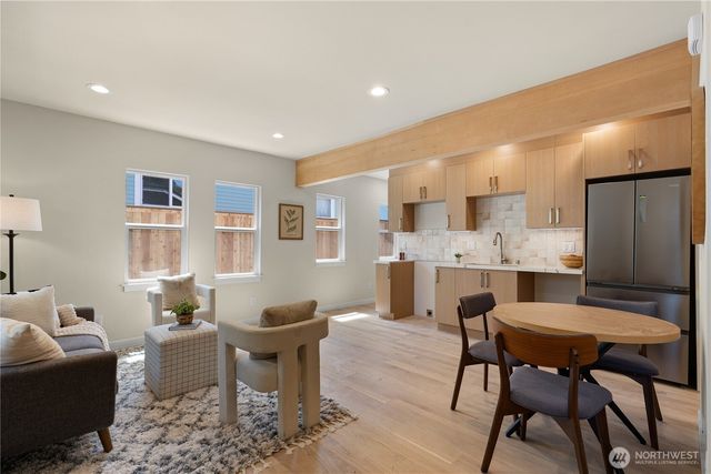 8045 19th Avenue NE, Seattle, WA 98115