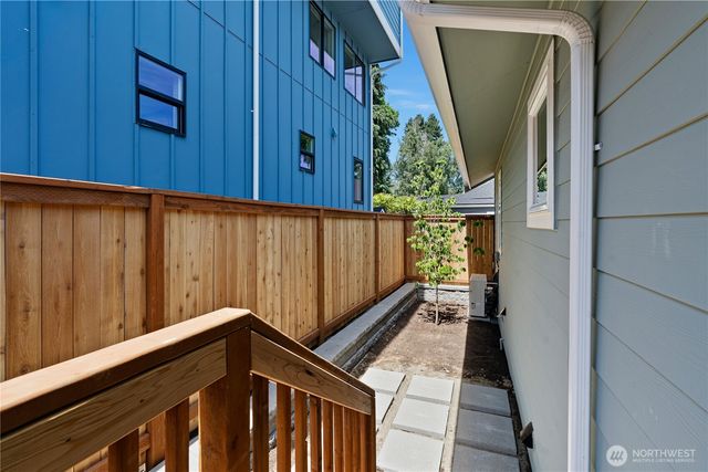 8045 19th Avenue NE, Seattle, WA 98115