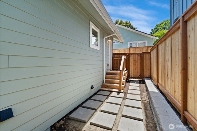 8045 19th Avenue NE, Seattle, WA 98115
