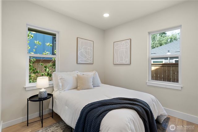 8045 19th Avenue NE, Seattle, WA 98115
