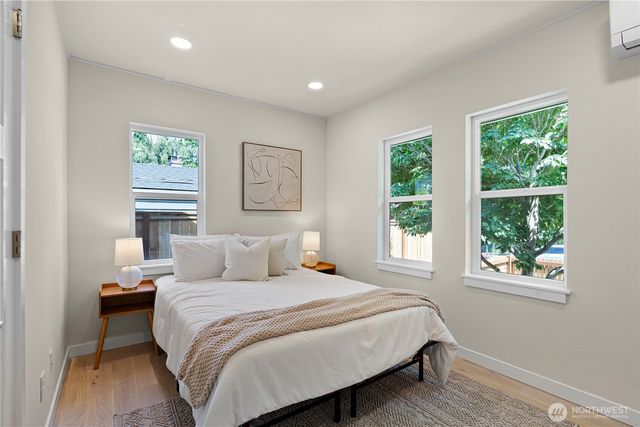 8045 19th Avenue NE, Seattle, WA 98115