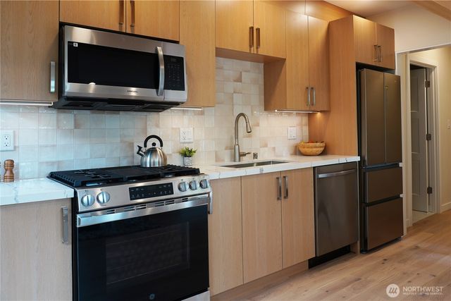 8045 19th Avenue NE, Seattle, WA 98115