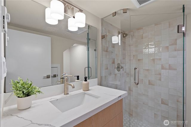 8045 19th Avenue NE, Seattle, WA 98115