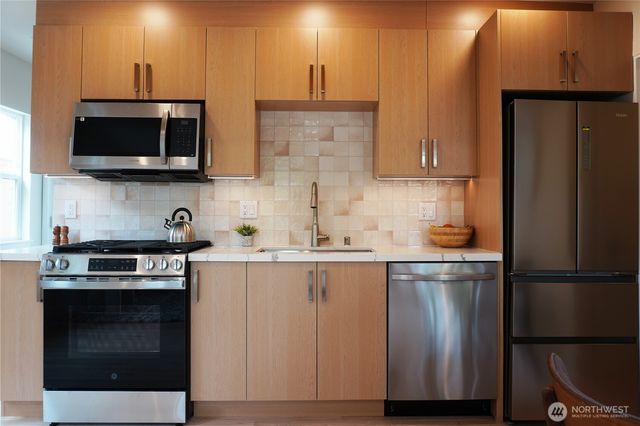 8045 19th Avenue NE, Seattle, WA 98115