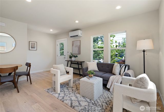 8045 19th Avenue NE, Seattle, WA 98115