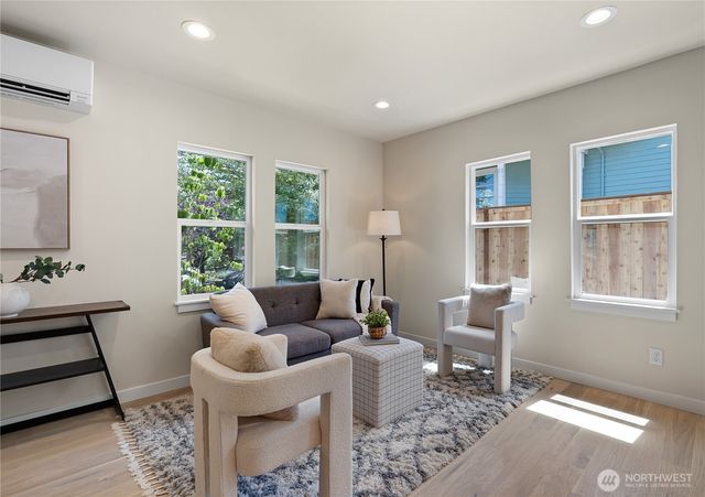 8045 19th Avenue NE, Seattle, WA 98115