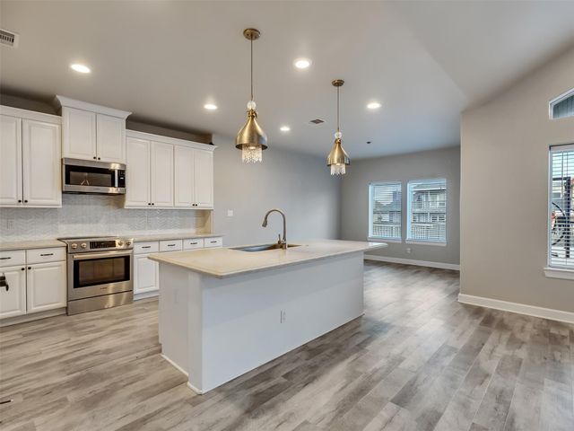 425 Amanda Circle, Tiki Island, TX 77554