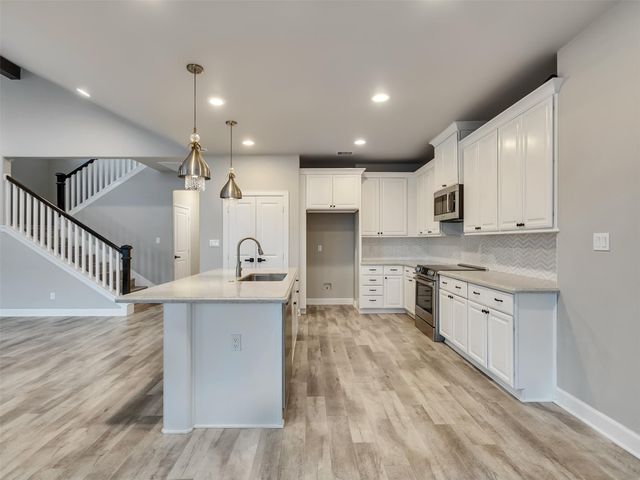 425 Amanda Circle, Tiki Island, TX 77554