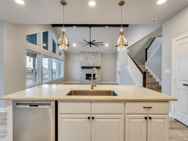 425 Amanda Circle, Tiki Island, TX 77554