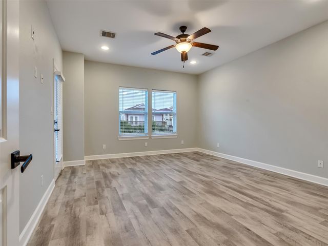 425 Amanda Circle, Tiki Island, TX 77554