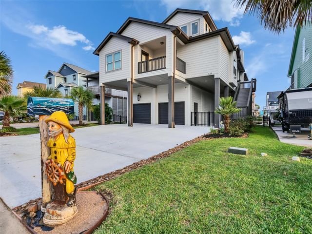 425 Amanda Circle, Tiki Island, TX 77554