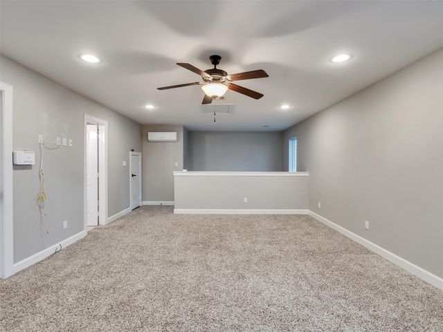 425 Amanda Circle, Tiki Island, TX 77554
