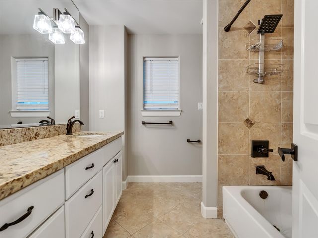 425 Amanda Circle, Tiki Island, TX 77554