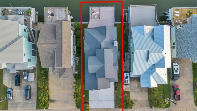 425 Amanda Circle, Tiki Island, TX 77554