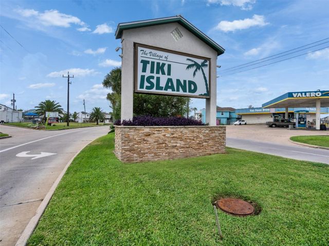 425 Amanda Circle, Tiki Island, TX 77554