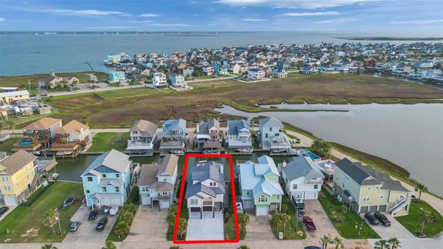 425 Amanda Circle, Tiki Island, TX 77554