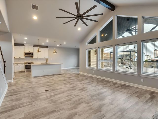 425 Amanda Circle, Tiki Island, TX 77554