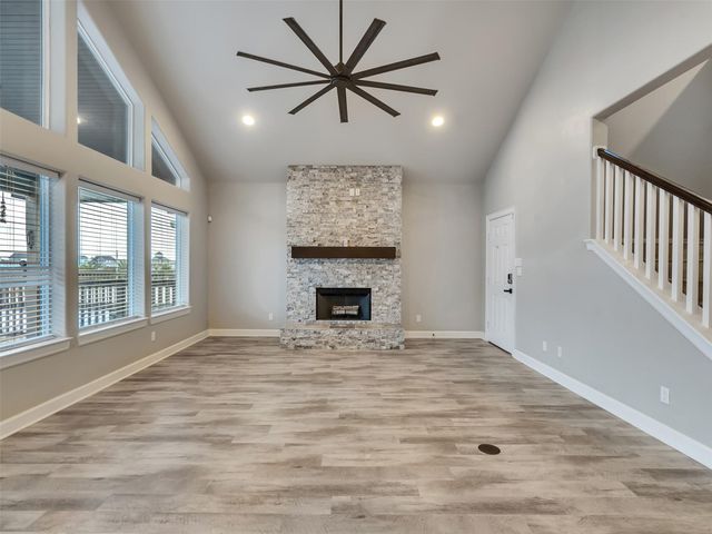425 Amanda Circle, Tiki Island, TX 77554