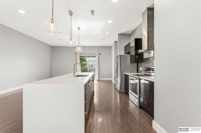 815 S 31st Street, Omaha, NE 68105