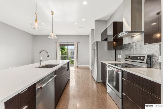 815 S 31st Street, Omaha, NE 68105