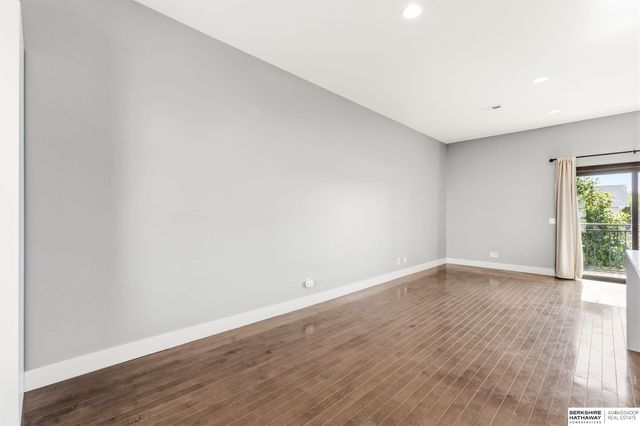 815 S 31st Street, Omaha, NE 68105