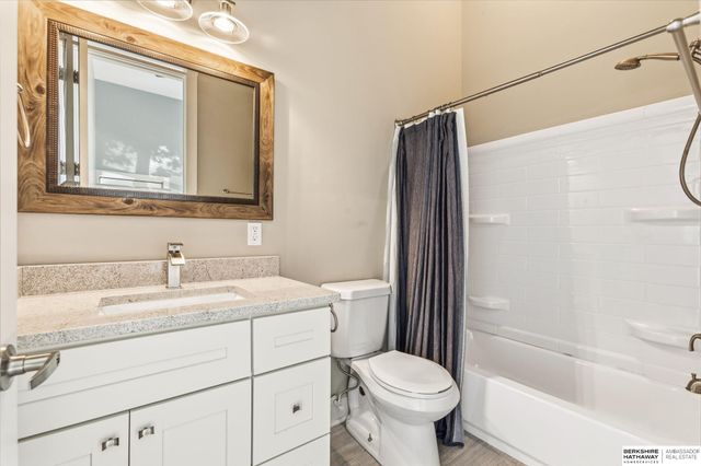 815 S 31st Street, Omaha, NE 68105