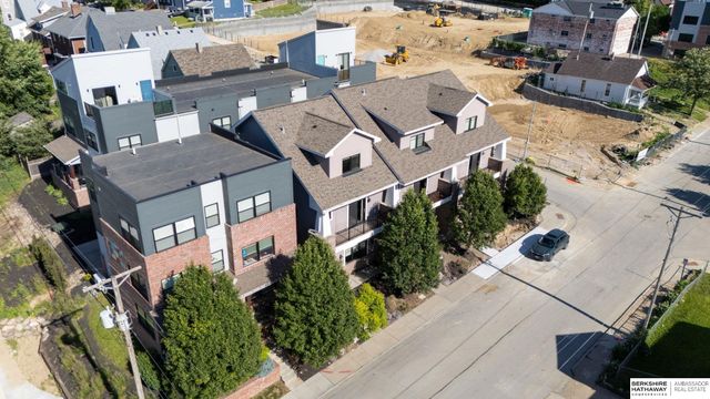 815 S 31st Street, Omaha, NE 68105