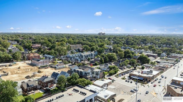 815 S 31st Street, Omaha, NE 68105