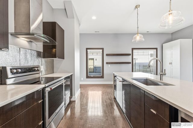 815 S 31st Street, Omaha, NE 68105