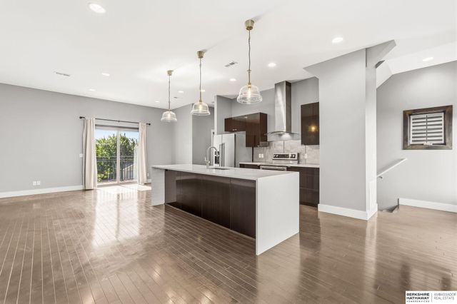 815 S 31st Street, Omaha, NE 68105