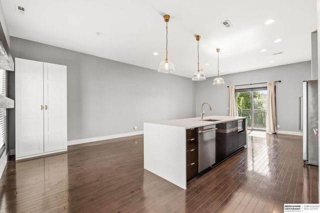 815 S 31st Street, Omaha, NE 68105