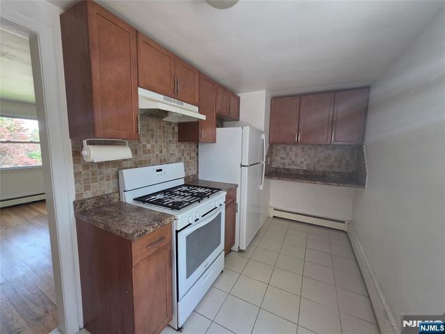 55 Midland Avenue 2, Midland Park, NJ 07432