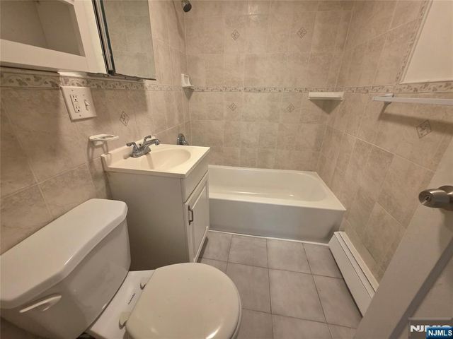 55 Midland Avenue 2, Midland Park, NJ 07432