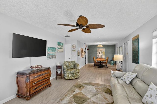 10137 S 42nd Avenue S, Boynton Beach, FL 33436