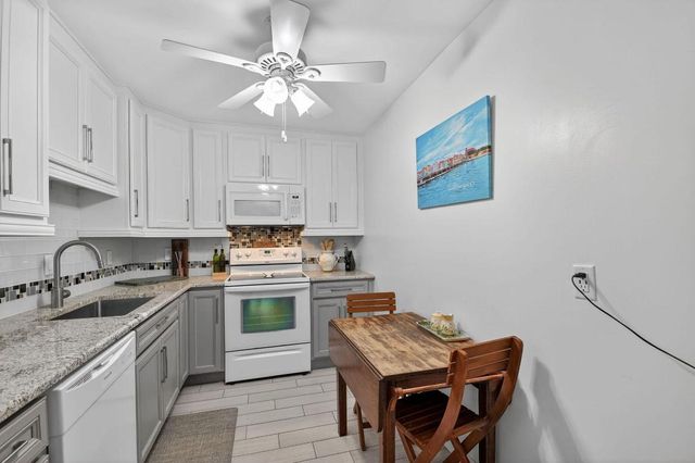 10137 S 42nd Avenue S, Boynton Beach, FL 33436