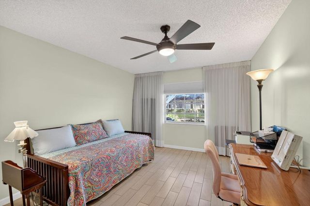 10137 S 42nd Avenue S, Boynton Beach, FL 33436