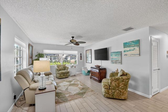 10137 S 42nd Avenue S, Boynton Beach, FL 33436