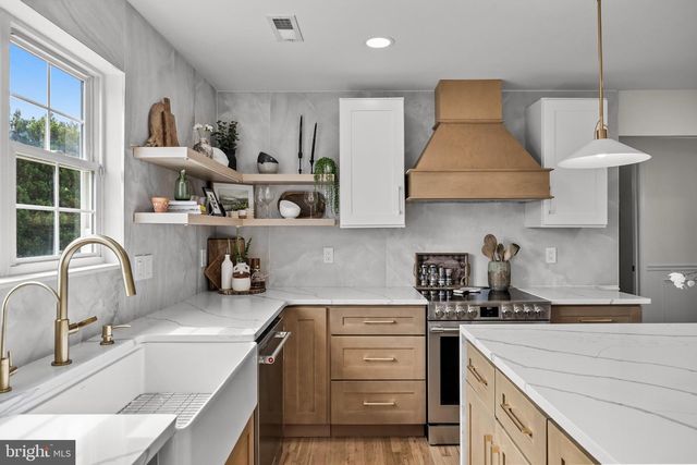 35 PARRY DR, Hainesport, NJ 08036