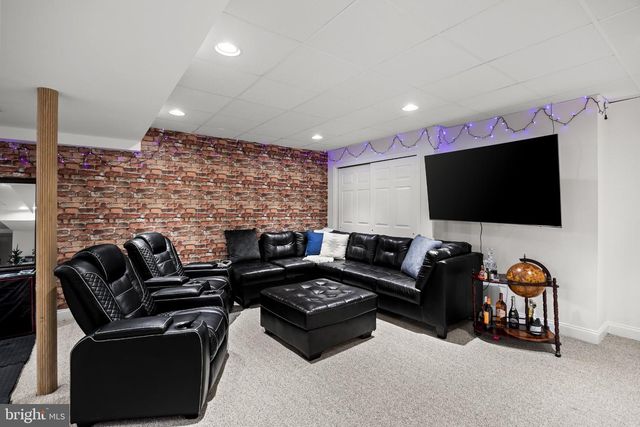 35 PARRY DR, Hainesport, NJ 08036