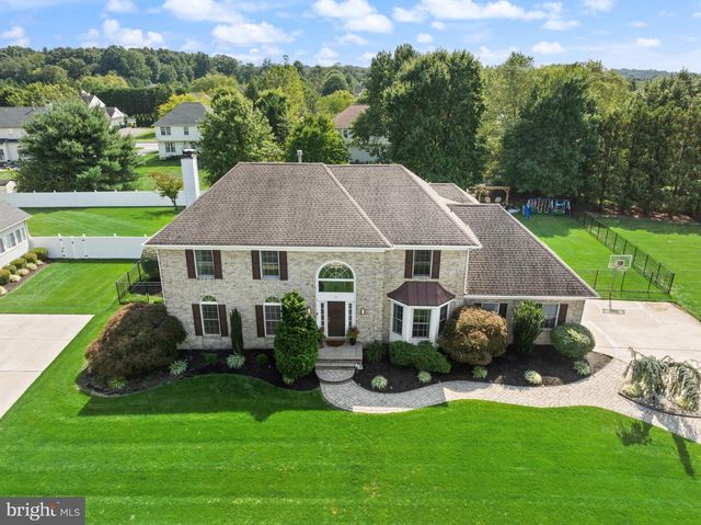 35 PARRY DR, Hainesport, NJ 08036