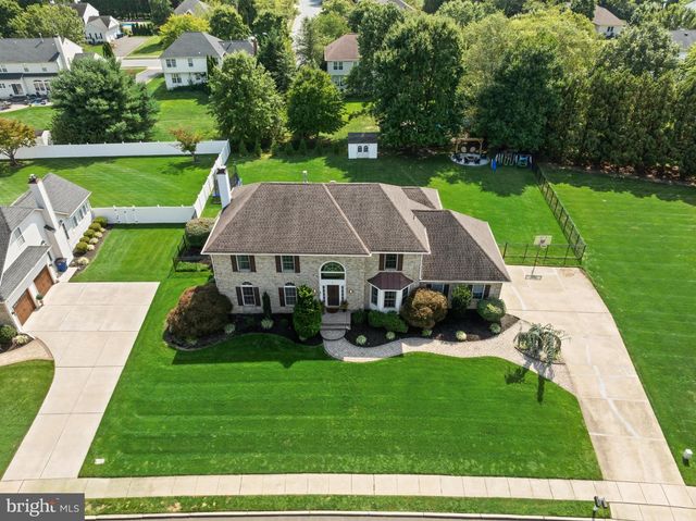 35 PARRY DR, Hainesport, NJ 08036