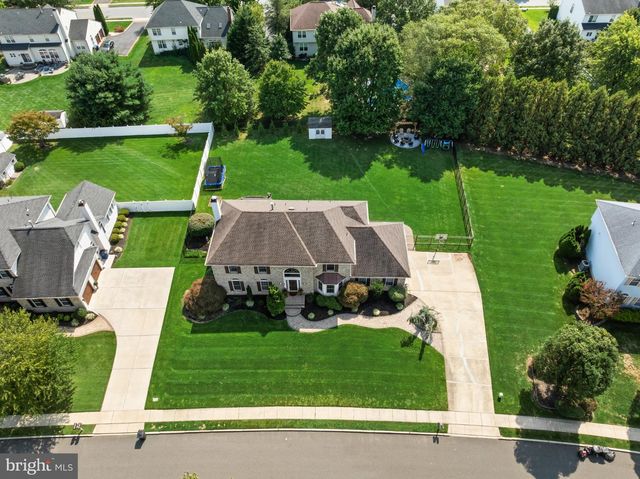 35 PARRY DR, Hainesport, NJ 08036