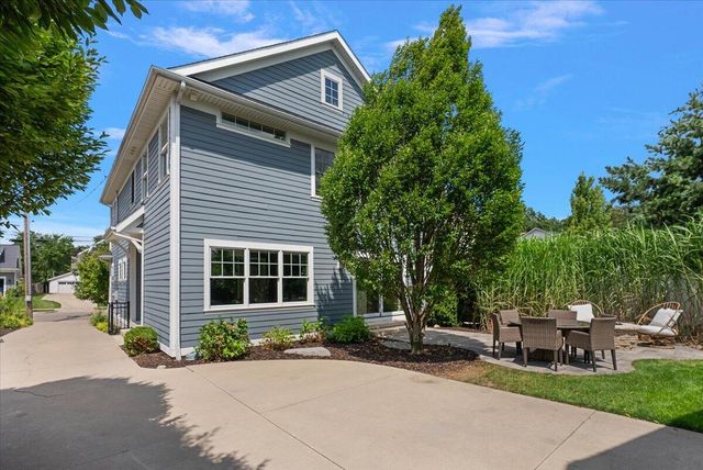 548 Lovett Avenue Se, East Grand Rapids, MI 49506