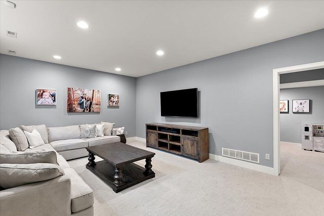 548 Lovett Avenue Se, East Grand Rapids, MI 49506