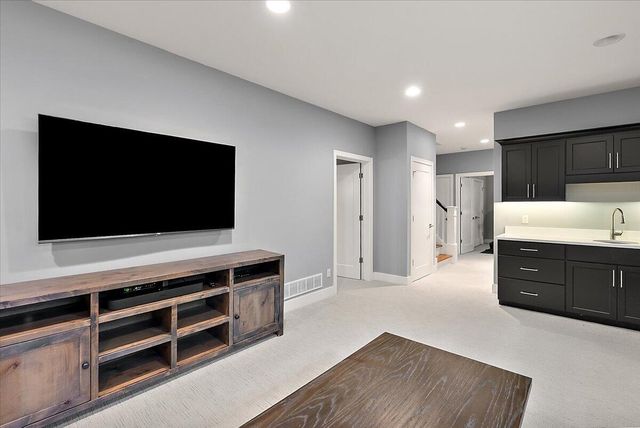 548 Lovett Avenue Se, East Grand Rapids, MI 49506
